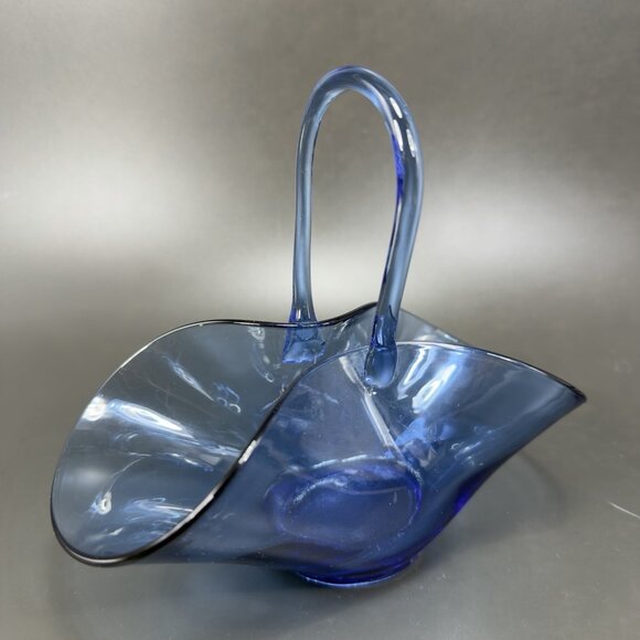 1980s Vintage Art Glass Blue Basket Dish Bowl Trinket Holder Delicate Handle VTG - Picture 5 of 12